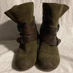 Green Leather “Peter Pan” Booties